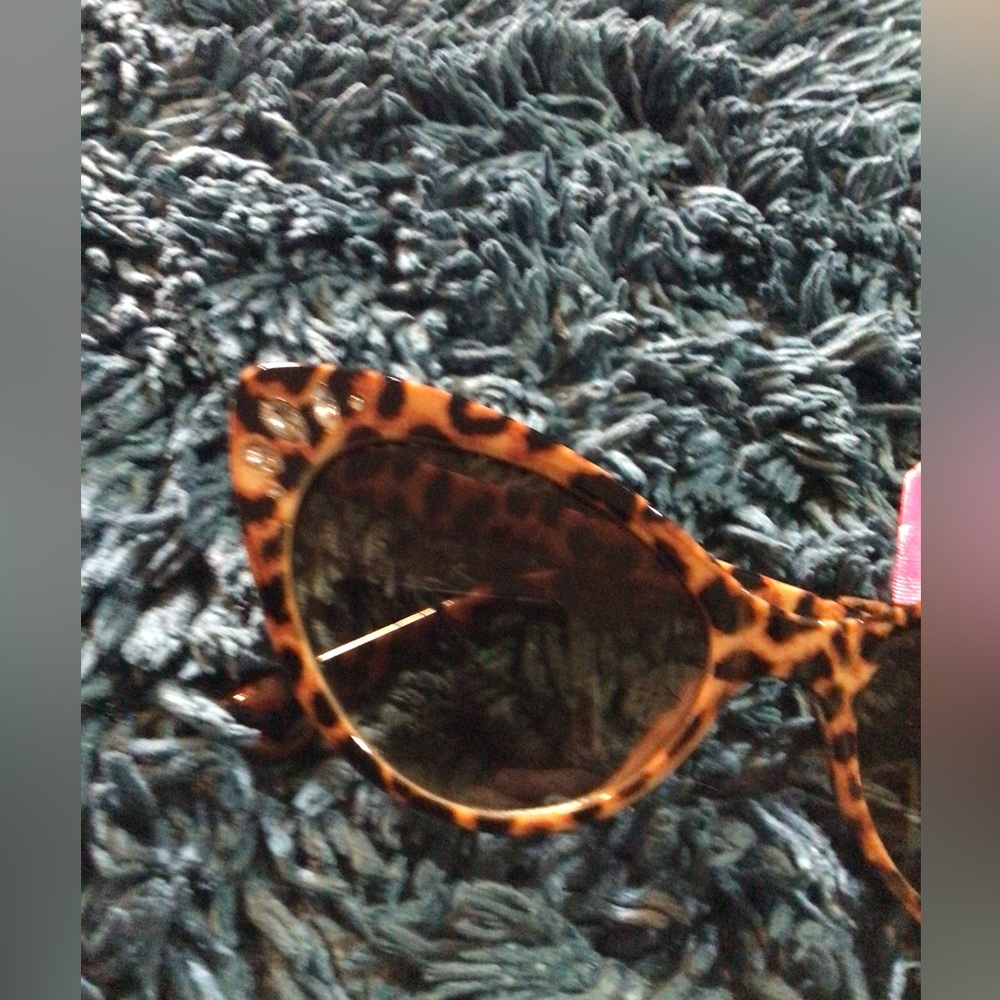 Woman’s new animal print cat eye sparkly sunglasses